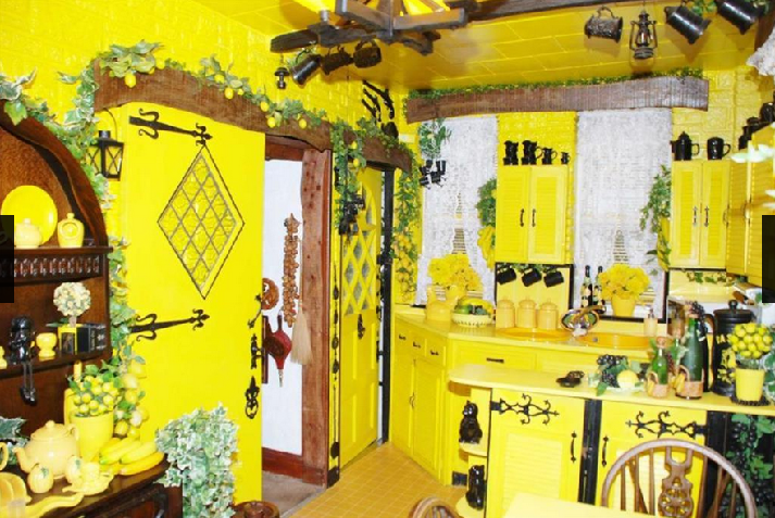 yellow room