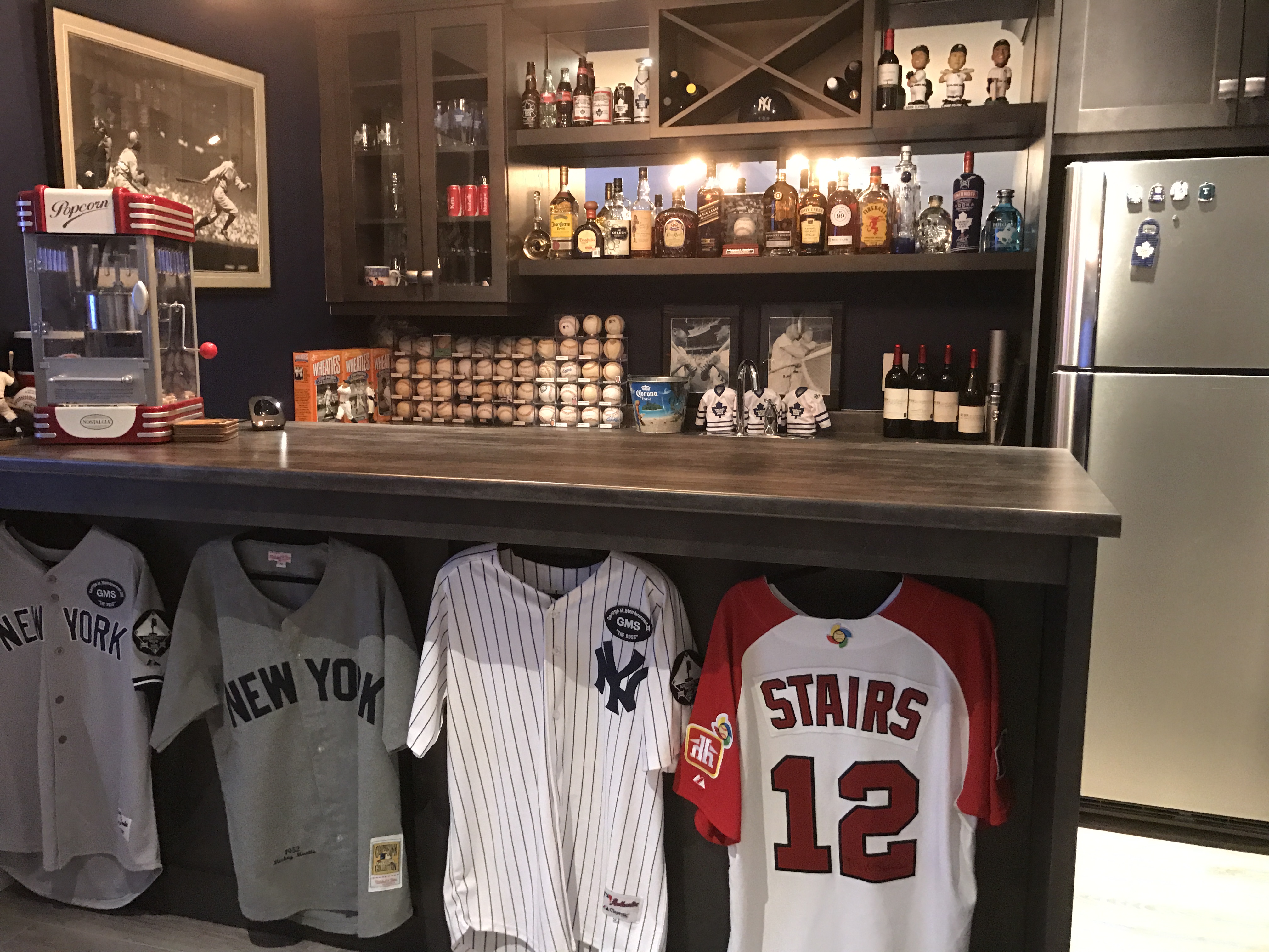 How One Baseball Superfan Built His Dream Man Cave - HomLuv