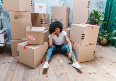 a woman thinking about what to do when moving dates do not align with closing dates